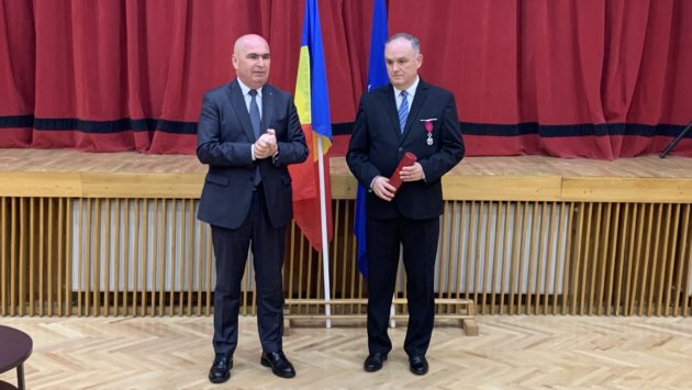 Deputatul comunităţii germane primeşte cea mai înaltă distincţie a României