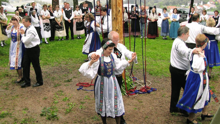 Kronenfest – Sărbătoarea cununii la sași are loc pe 29 iunie la Cărța/Kerz, județul Sibiu Kronenfest – Sărbătoarea cununii la sași are loc pe 29 iunie la Cărța/Kerz, județul Sibiu