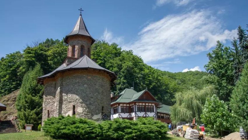 Pelerinaj de suflet la Mănăstirea Prislop, organizat de Uniunea Ucrainenilor din România – Filiala Caraș-Severin Pelerinaj de suflet la Mănăstirea Prislop, organizat de Uniunea Ucrainenilor din România – Filiala Caraș-Severin