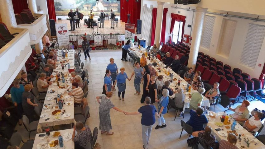 „Mâini de Aur” la Sânnicolau Mare. O celebrare a tradițiilor și solidarității femeilor sârbe „Mâini de Aur” la Sânnicolau Mare. O celebrare a tradițiilor și solidarității femeilor sârbe