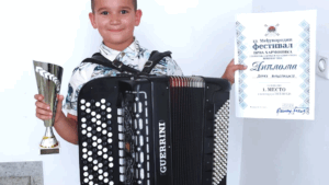 Tânărul acordeonist Darco Nikolić din Moldova Veche – locul I la Festivalul Internațional din Vukovar