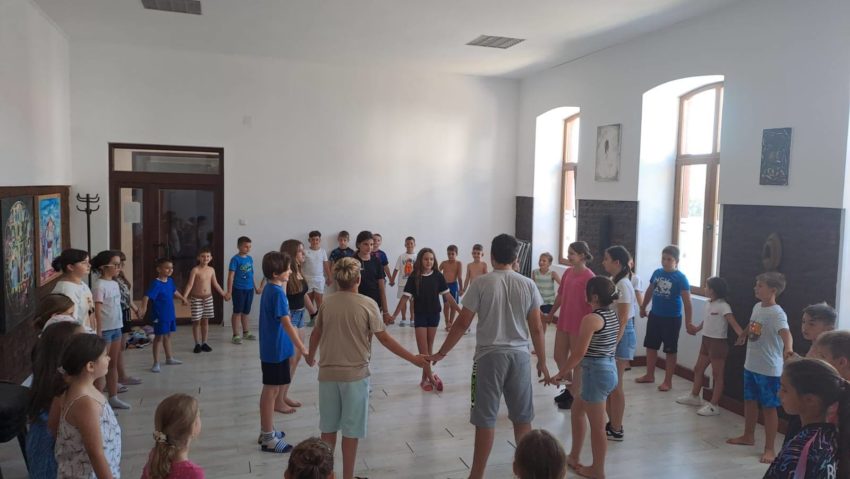 Tinerii dansatori sârbi de la „Plavi Delija” au participat la Tabăra de Folclor de la Baziaș Tinerii dansatori sârbi de la „Plavi Delija” au participat la Tabăra de Folclor de la Baziaș