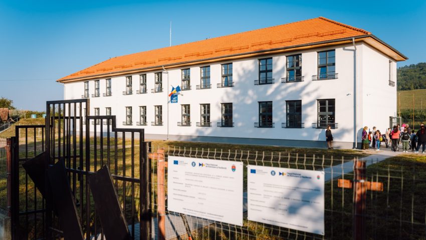 Anul școlar începe în școli renovate în județul Mureș