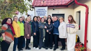 Aylin Cadir readuce la viață cântecele turcești din Dobrogea prin proiectul „Su (Apa)” Aylin Cadir readuce la viață cântecele turcești din Dobrogea prin proiectul „Su (Apa)”