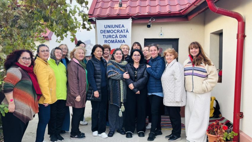 Aylin Cadir readuce la viață cântecele turcești din Dobrogea prin proiectul „Su (Apa)” Aylin Cadir readuce la viață cântecele turcești din Dobrogea prin proiectul „Su (Apa)”