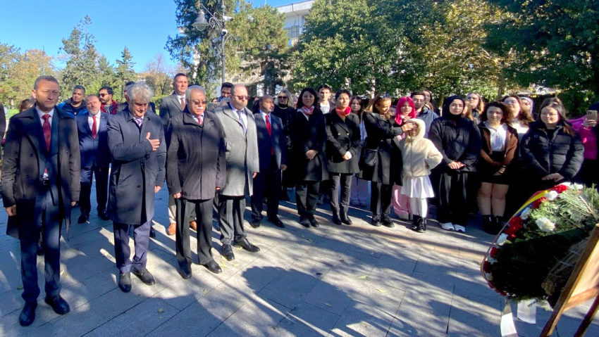 Liderii UDTR au omagiat 102 ani de la proclamarea Republicii Turcia, la Constanța Liderii UDTR au omagiat 102 ani de la proclamarea Republicii Turcia, la Constanța