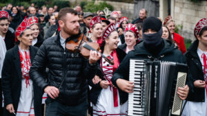 Acum sunt prieteni, nu doar consăteni – Balul Strugurelui la Chidea