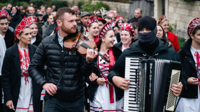 Acum sunt prieteni, nu doar consăteni – Balul Strugurelui la Chidea