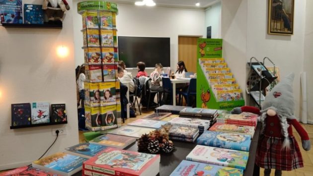 Librăria „Grădina de citit” din Brașov, un proiect îndrăgit de elevii vorbitori de limbă germană