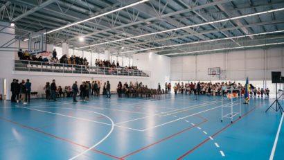 După o așteptare de aproape un deceniu și jumătate, a fost inaugurată o nouă sală de sport în Brâncovenești