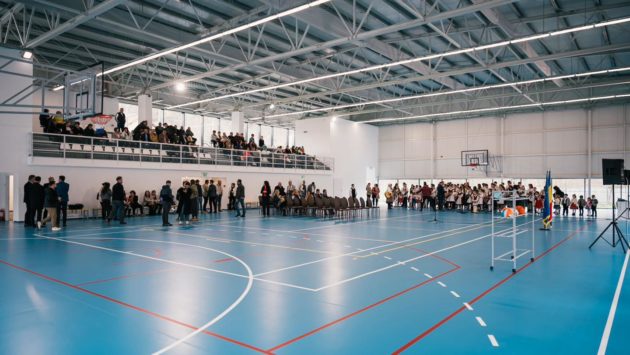 După o așteptare de aproape un deceniu și jumătate, a fost inaugurată o nouă sală de sport în Brâncovenești