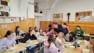 „Lumea online”, pericol sau necesitate? Câteva concluzii ale elevilor de clasa a VI-a ai Liceului „Báthory István” din Cluj-Napoca