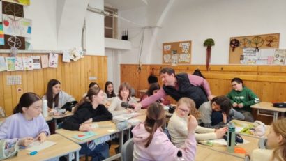 „Lumea online”, pericol sau necesitate? Câteva concluzii ale elevilor de clasa a VI-a ai Liceului „Báthory István” din Cluj-Napoca