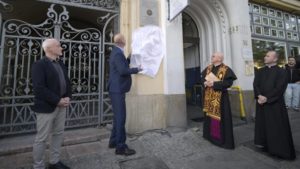 Placă comemorativă în onoarea sculptorului Fadrusz János, la Cluj-Napoca