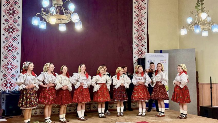 Proiectul „Educație Interculturală – Punte între școală și comunitate”, un model de succes